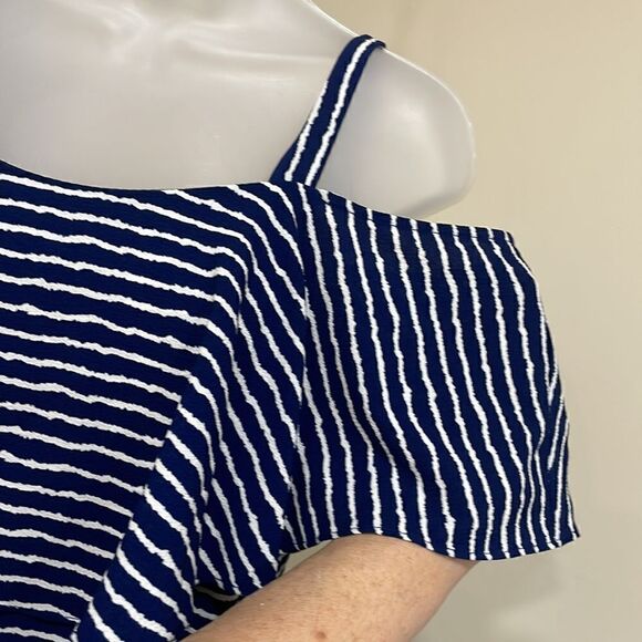 NWOT Signature by Robbie Bee Navy White Cold Shoulder Dress.  Size 6 S small - Picture 3 of 10
